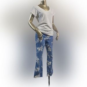 Blue and White Print, Cropped Pants, Large